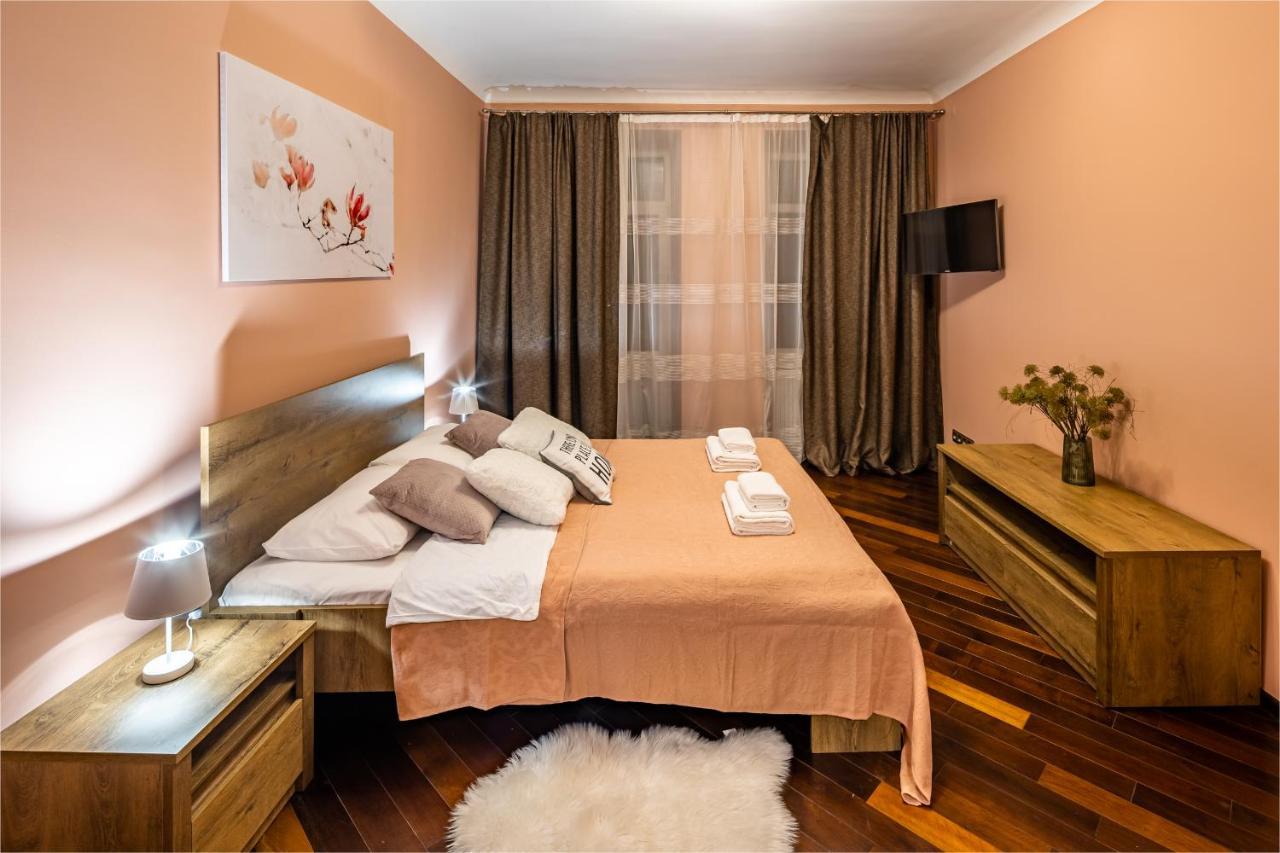 The Main Square! 2 Separated Bedrooms, Balcony Lviv Eksteriør billede