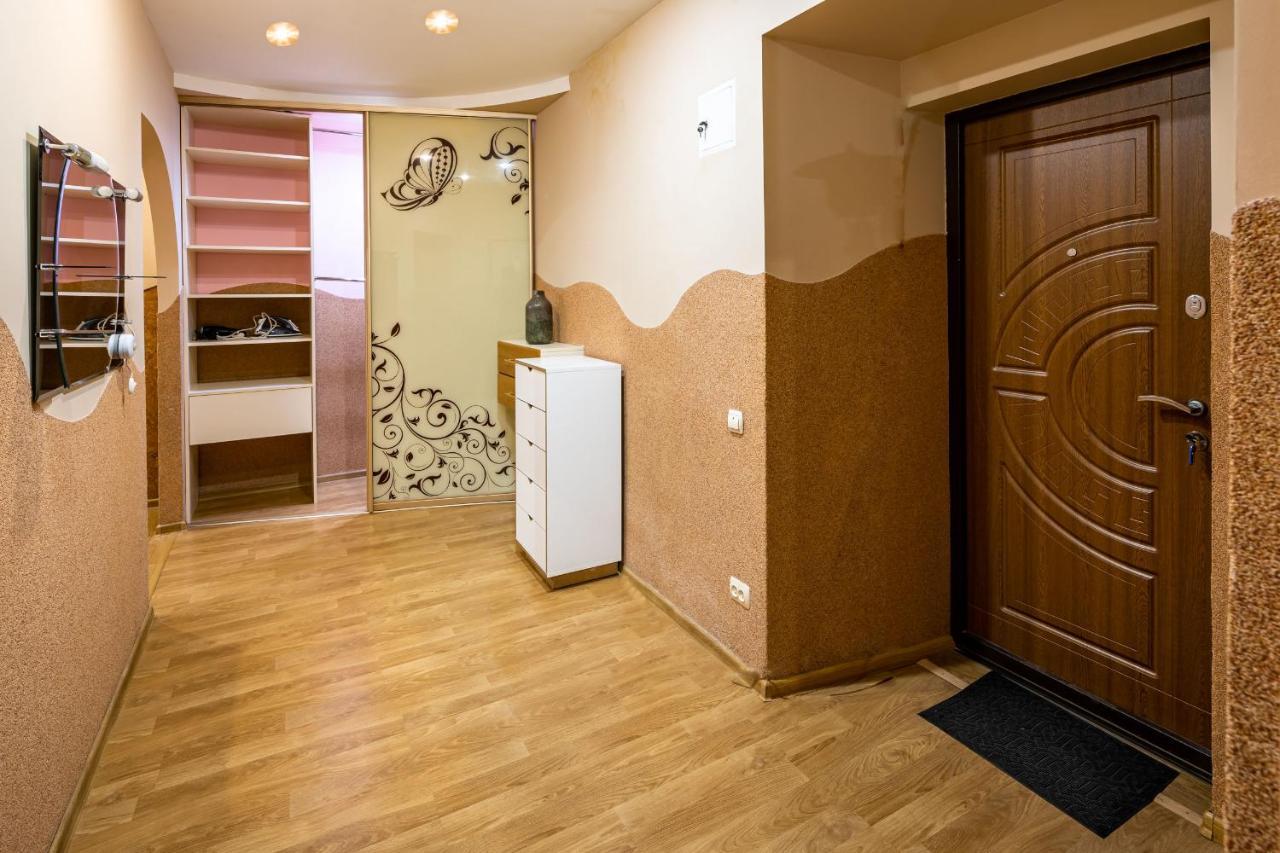 The Main Square! 2 Separated Bedrooms, Balcony Lviv Eksteriør billede