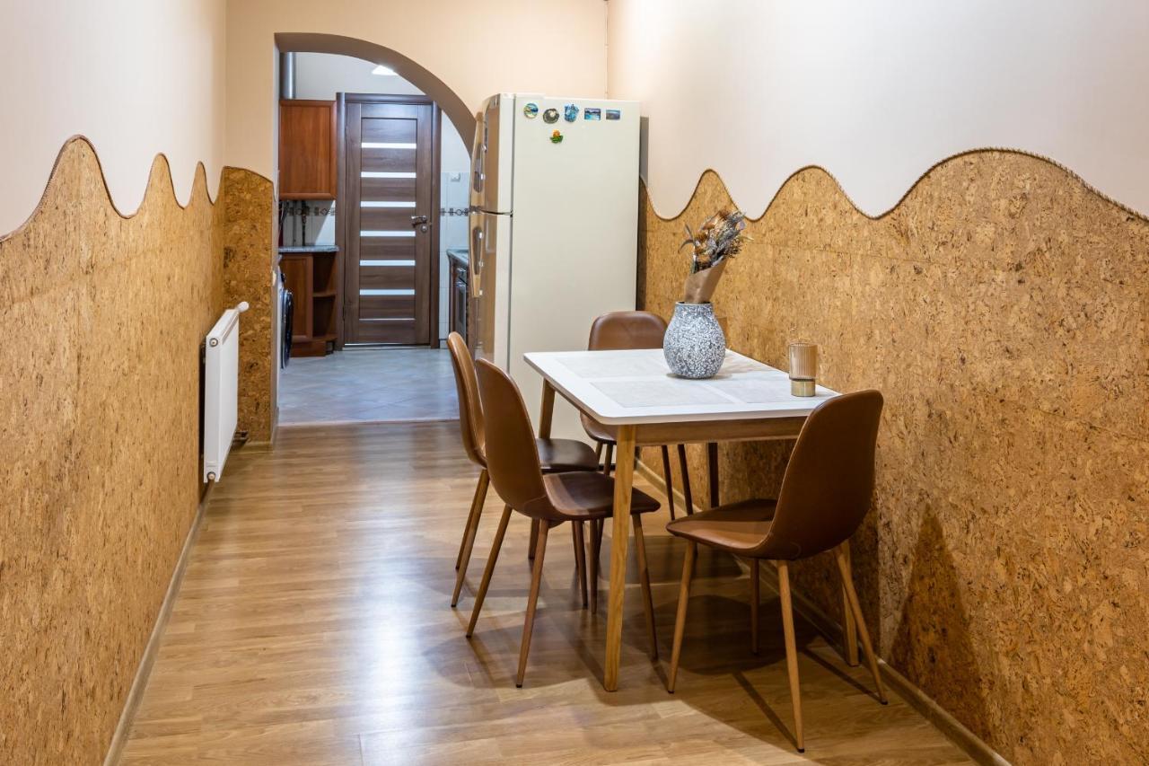 The Main Square! 2 Separated Bedrooms, Balcony Lviv Eksteriør billede