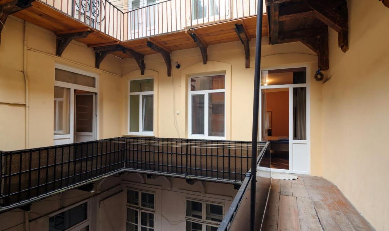 The Main Square! 2 Separated Bedrooms, Balcony Lviv Eksteriør billede